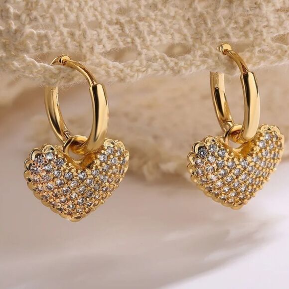 New ANTHRO Heart shape micro pave zircon huggie hoops feminine danity - Picture 7 of 9